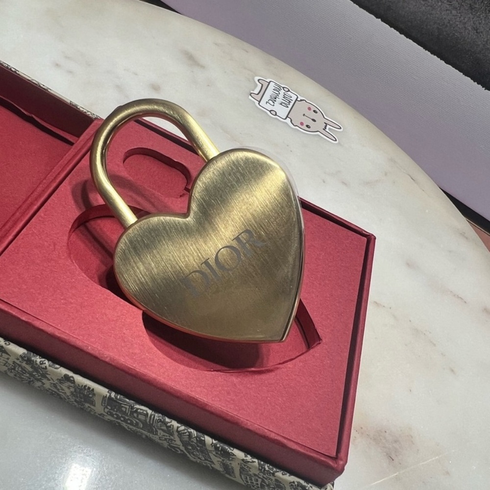 Dior Gold Heart Lock and Key Set🌸